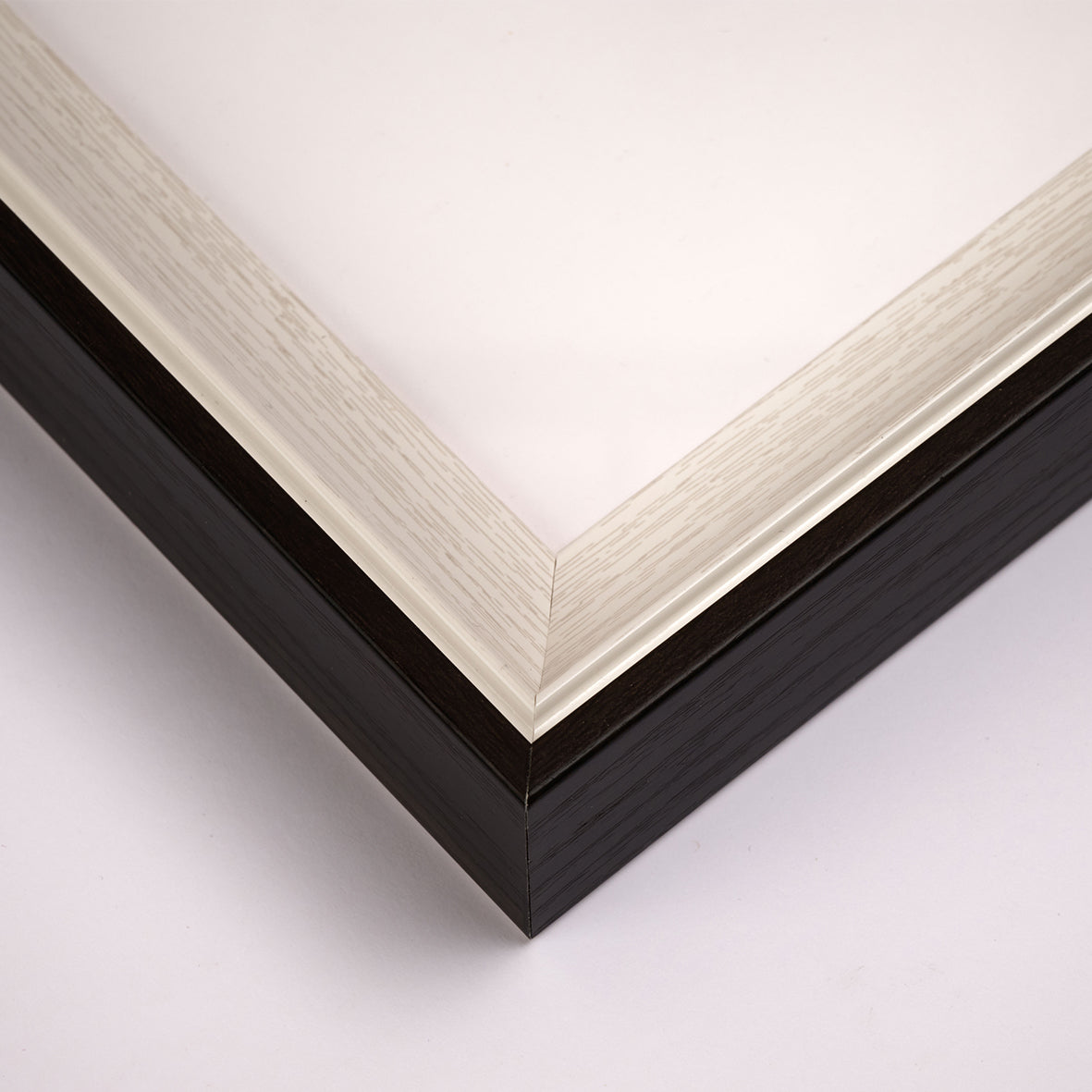 Bilderrahmen aus Holz in Weiß Schwarz in der Größe 21x29,7cm